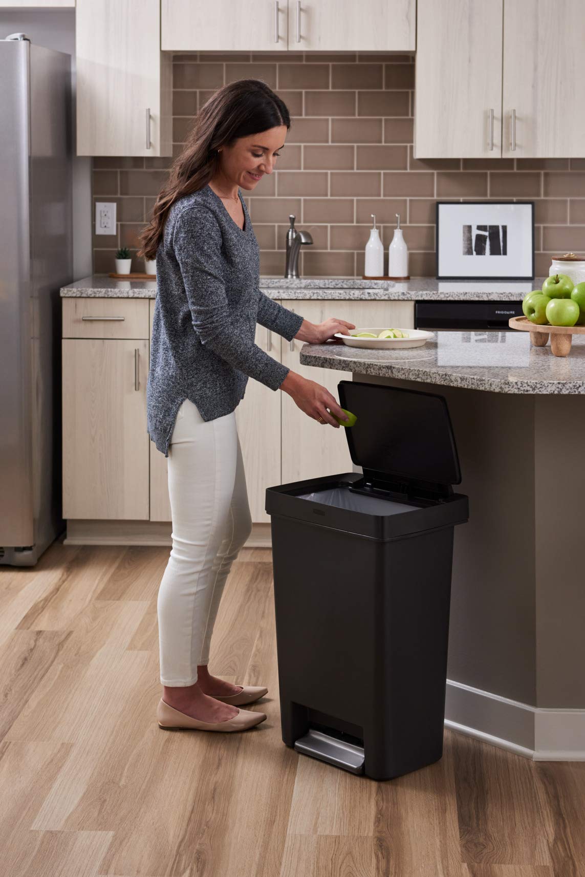 Rubbermaid Premier Series Ii Step-On Trash Can For Home And Kitchen, With Lid Lock And Slow Close, 13 Gallon, Charcoal